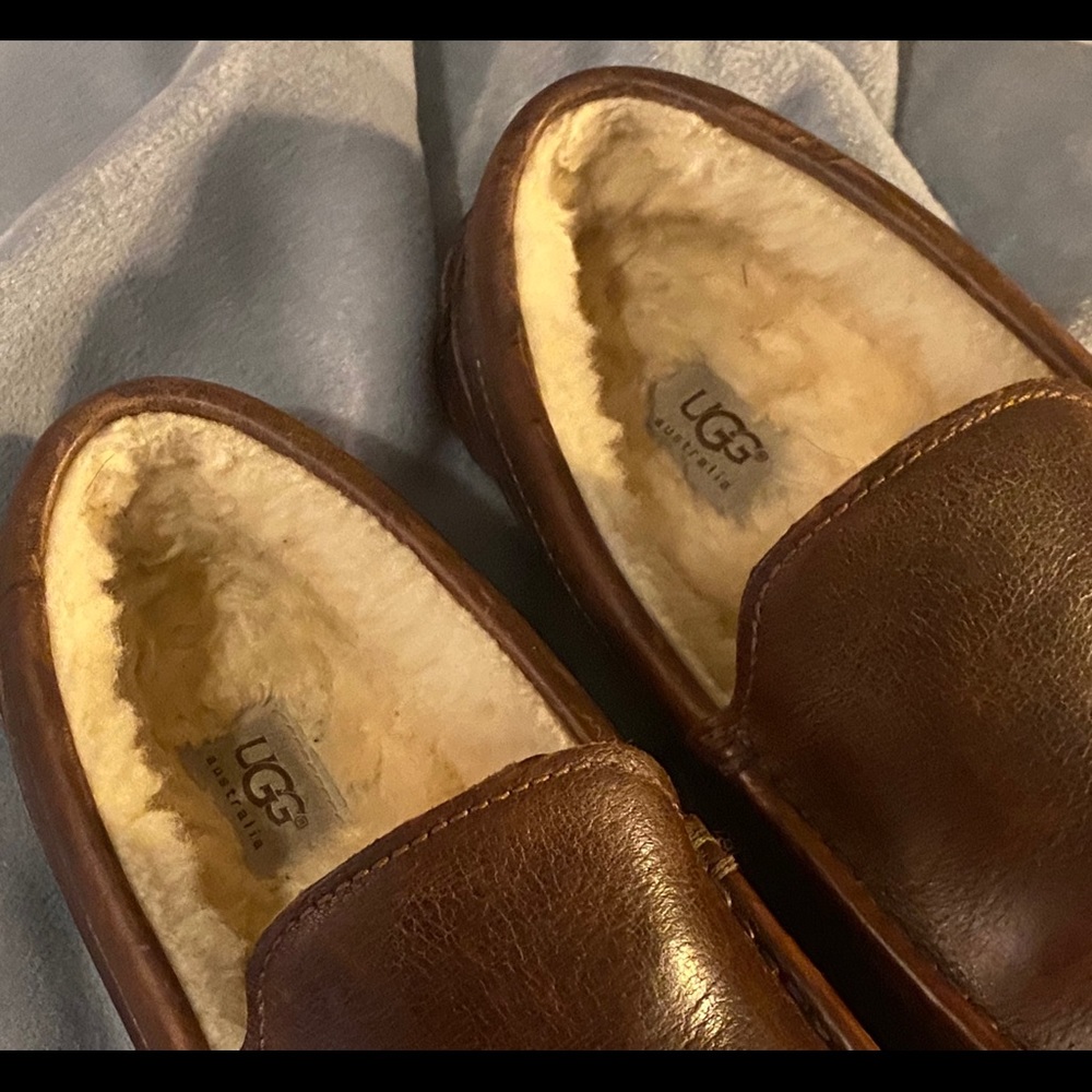 UGG Men’s Ascot Leather Moc-Slipper Size 10